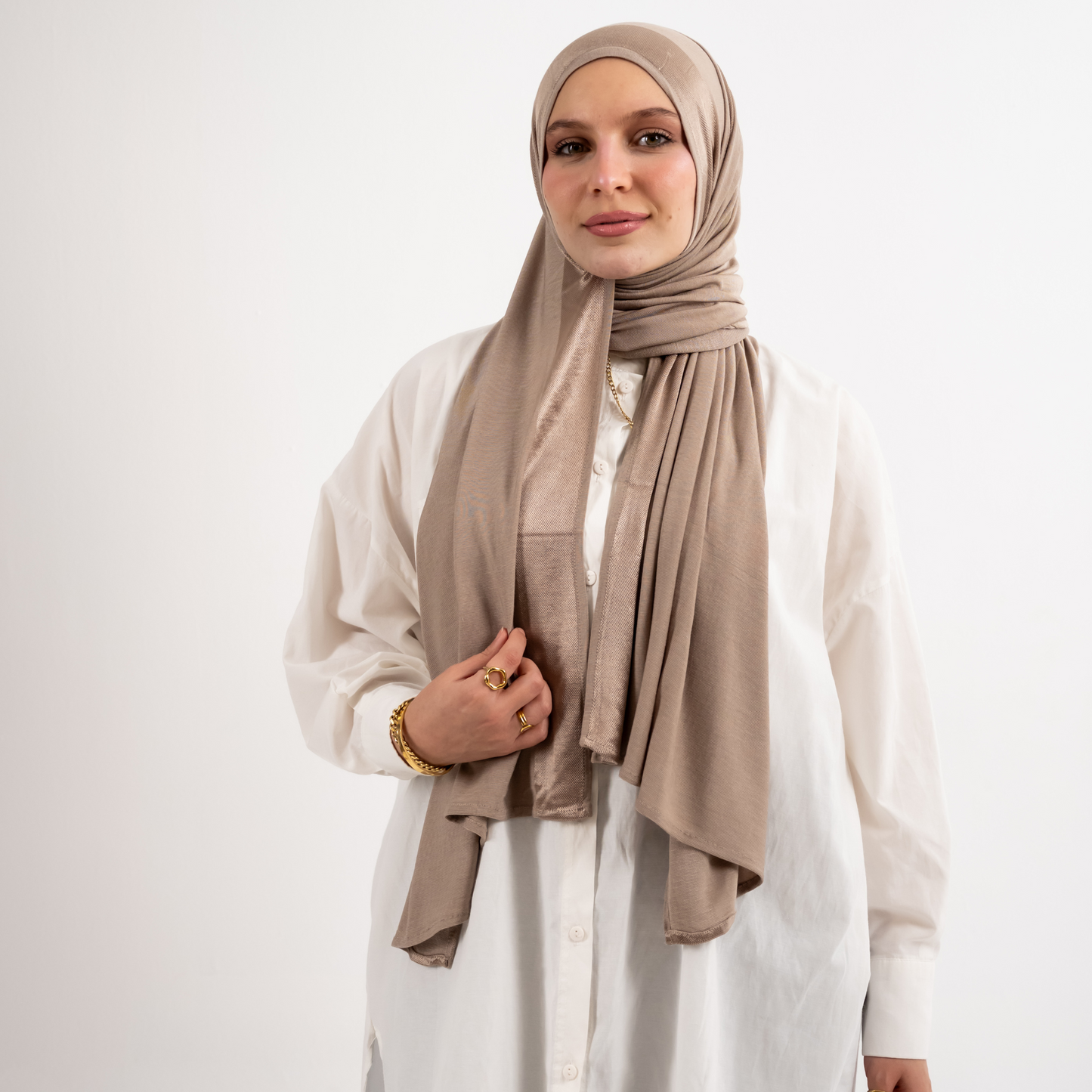 وشاح من القطن والساتان
