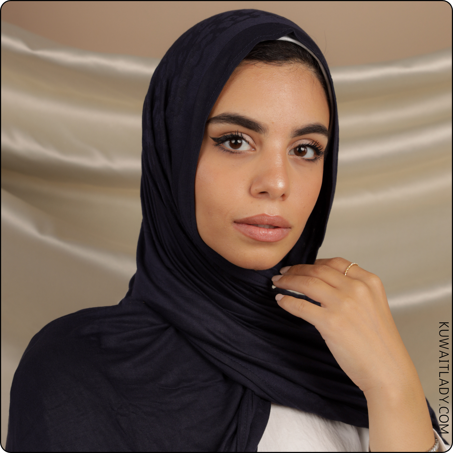وشاح من القطن المرن بطبعة نمر