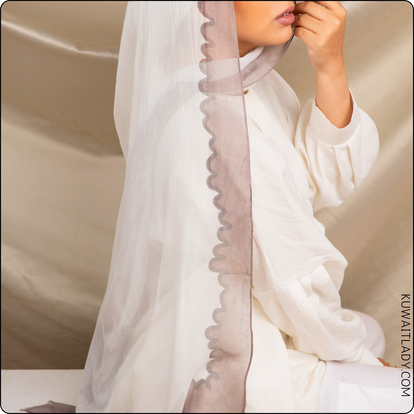 وشاح من الكتان متعرج