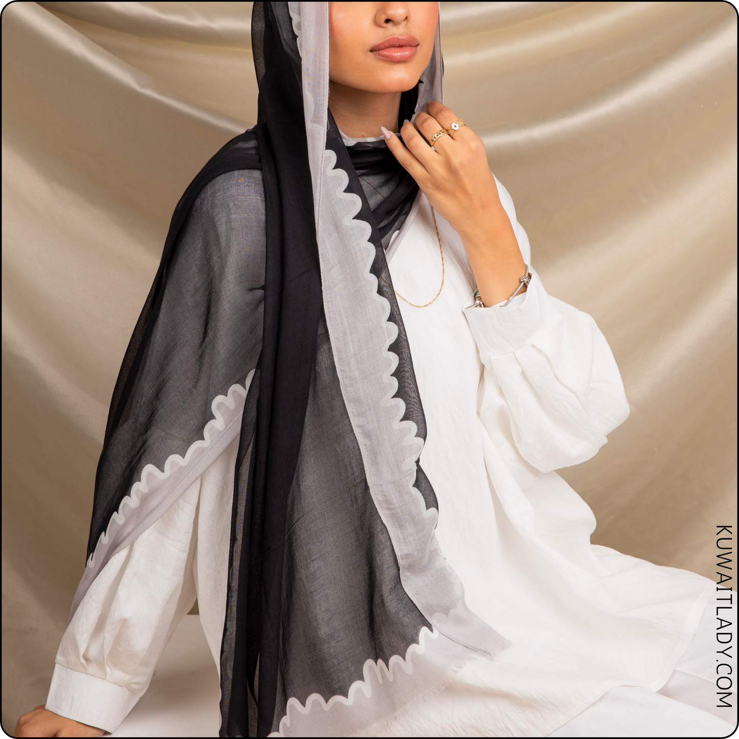 وشاح من الكتان متعرج