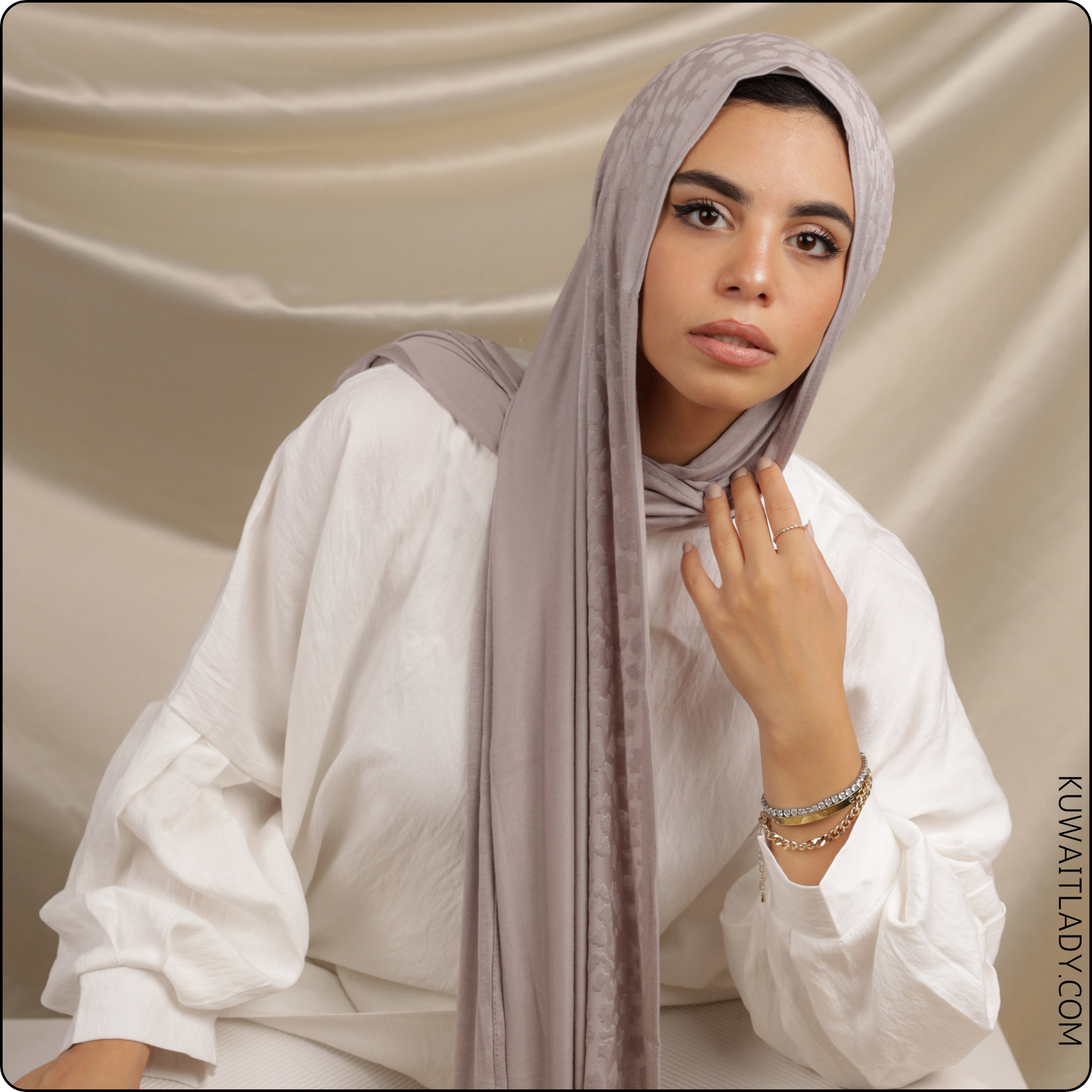 وشاح من القطن المرن بطبعة نمر