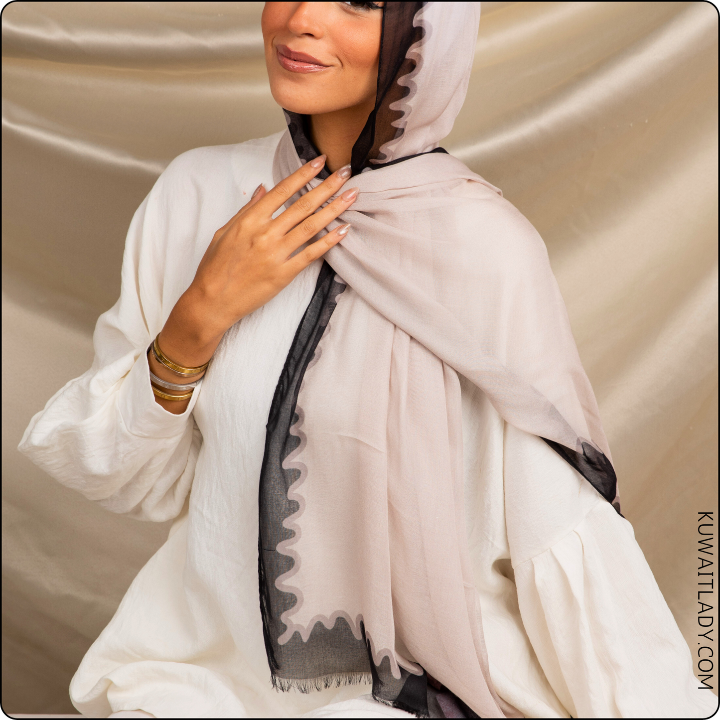 وشاح من الكتان متعرج