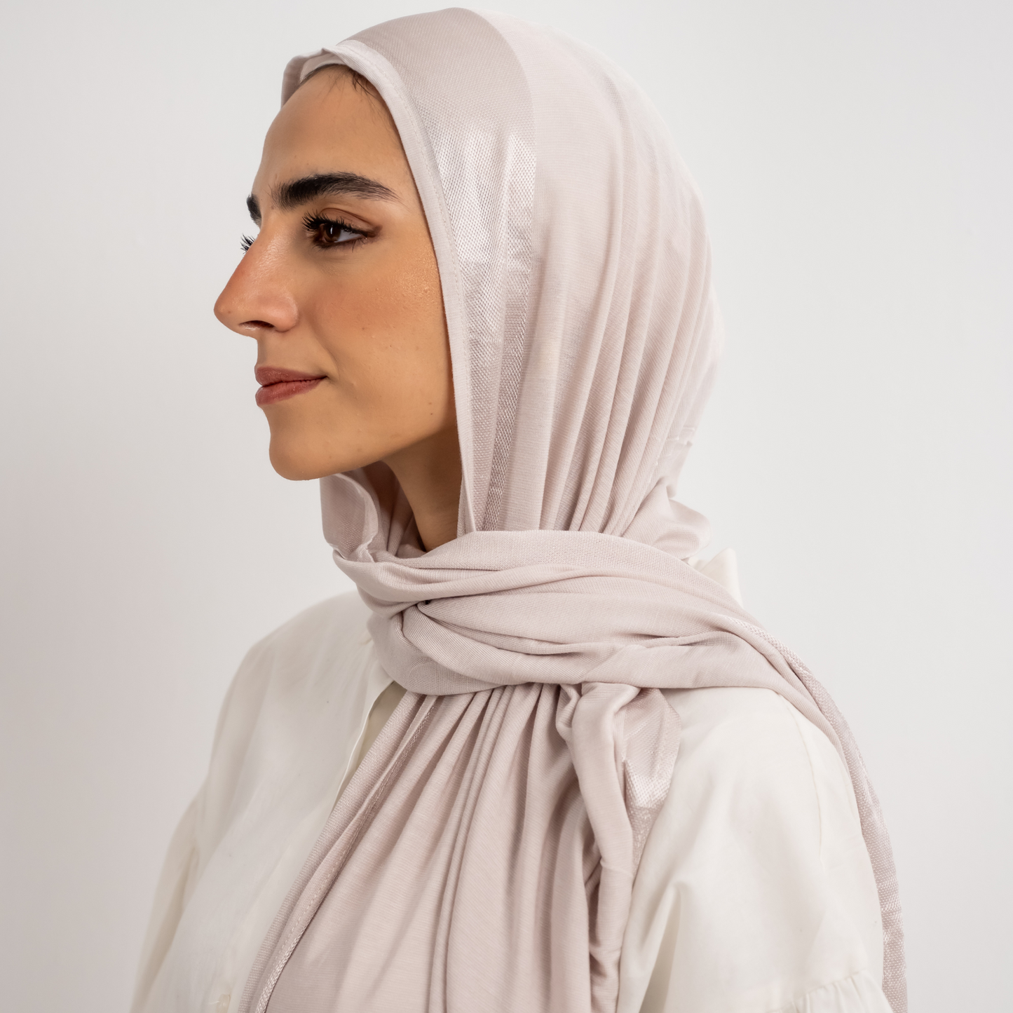 وشاح من القطن والساتان