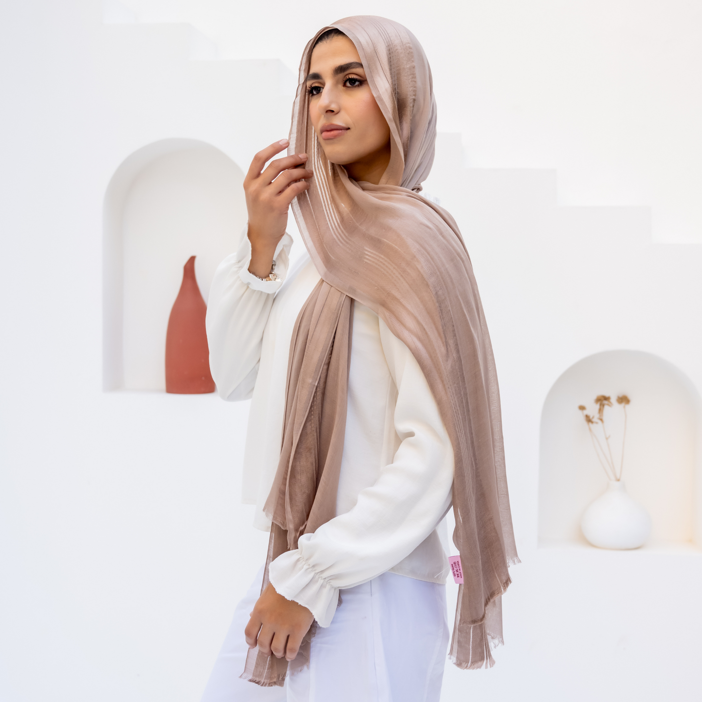 وشاح من الكتان والساتان