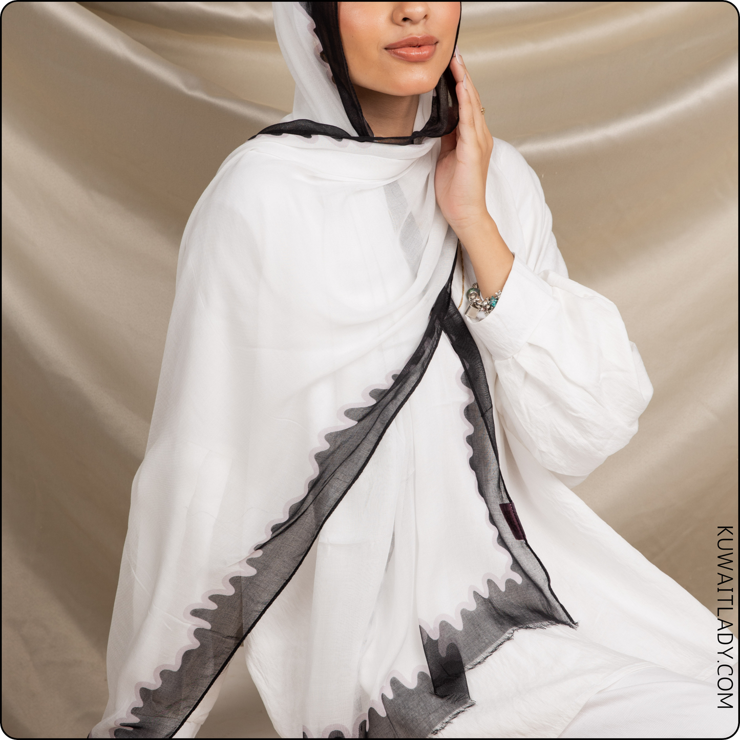 وشاح من الكتان متعرج