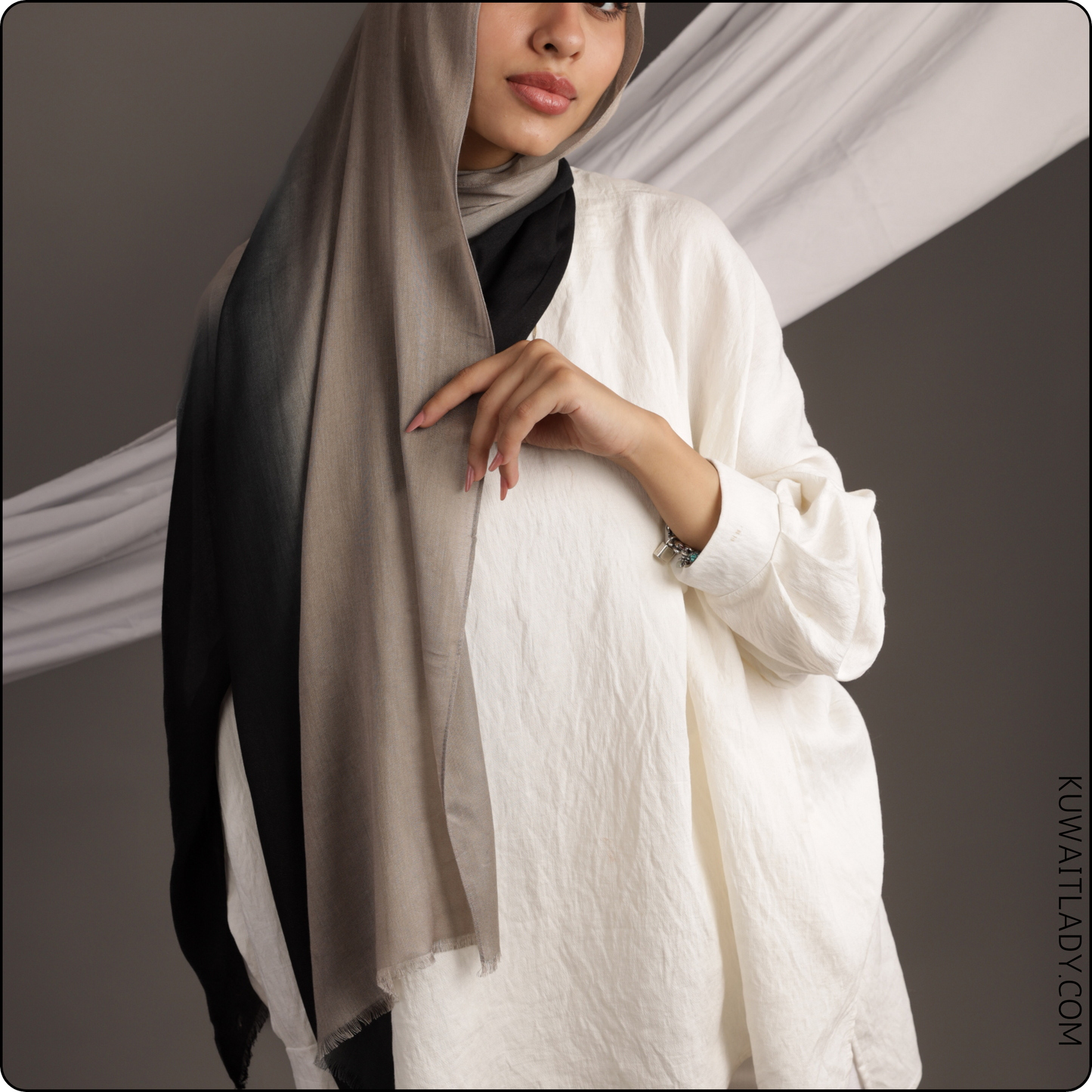 وشاح من الكتان المظلل