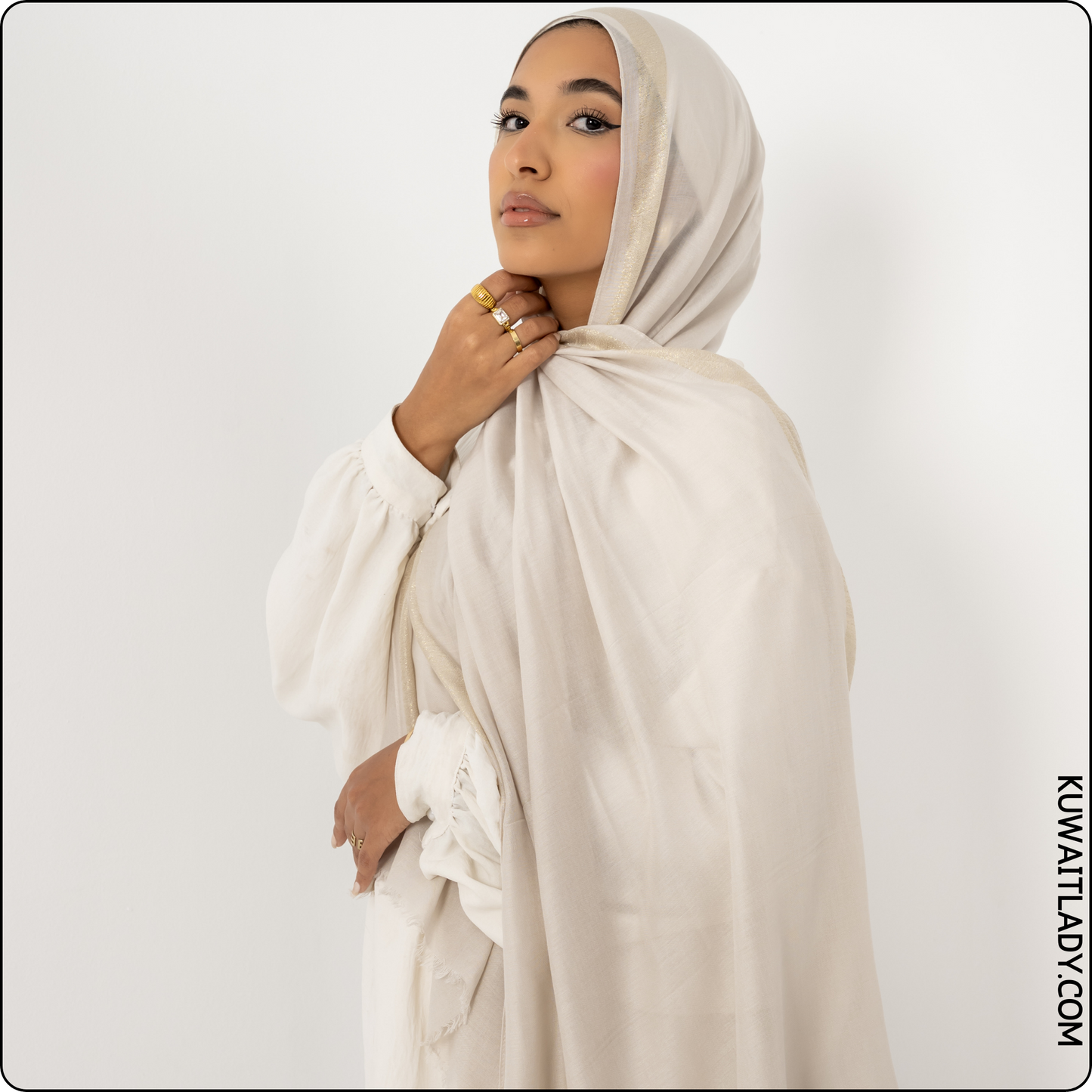 وشاح من الكتان اللامع
