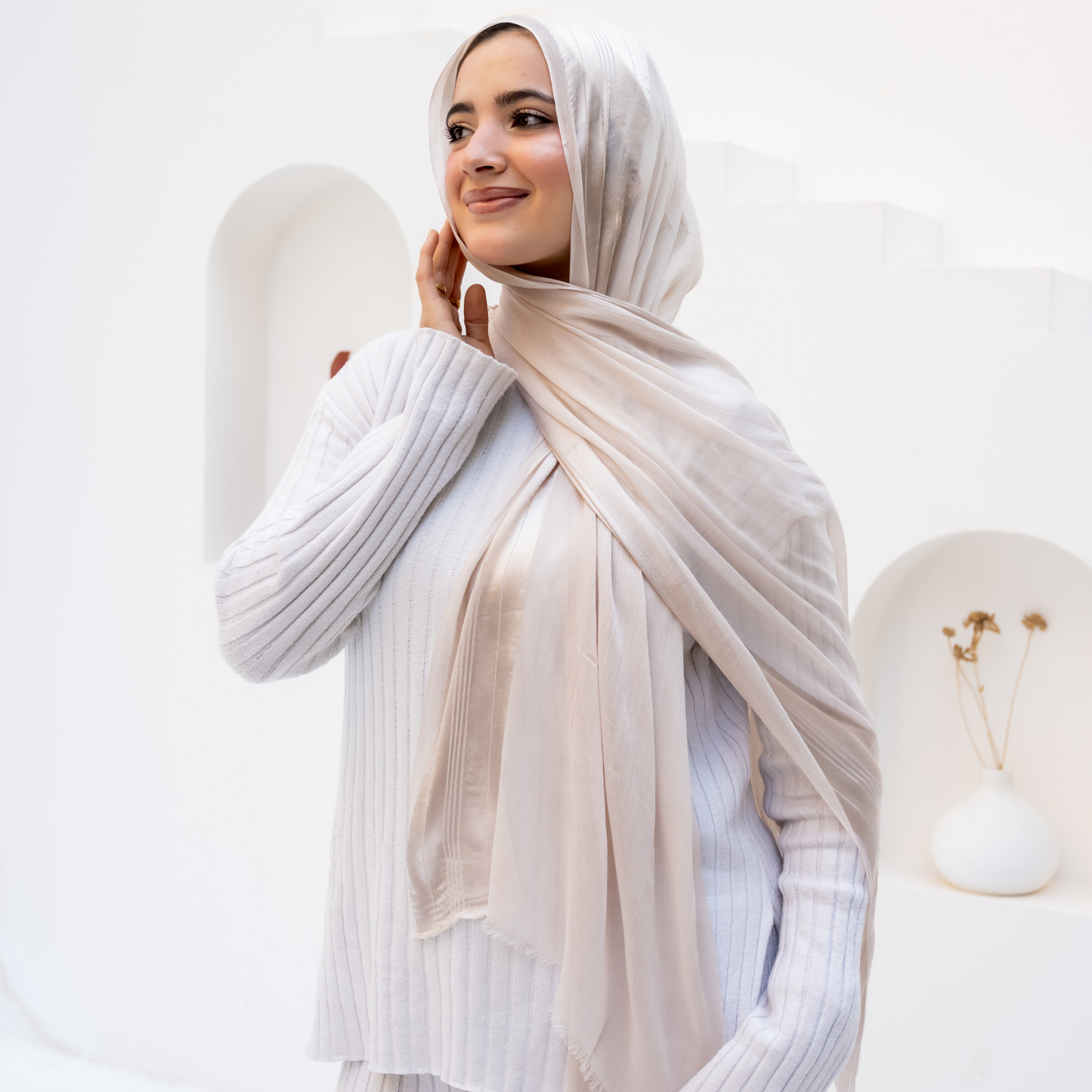 وشاح من الكتان والساتان