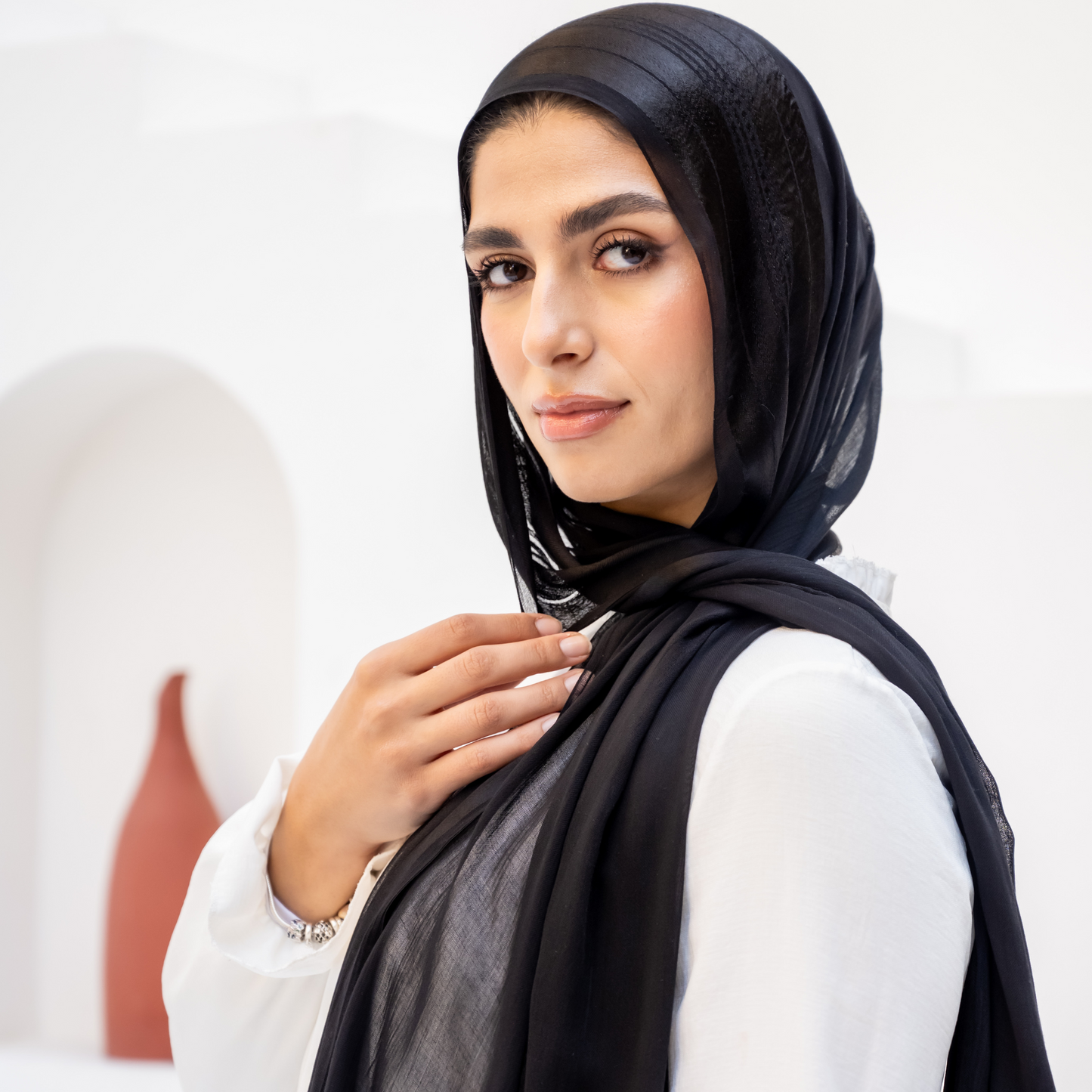 وشاح من الكتان والساتان