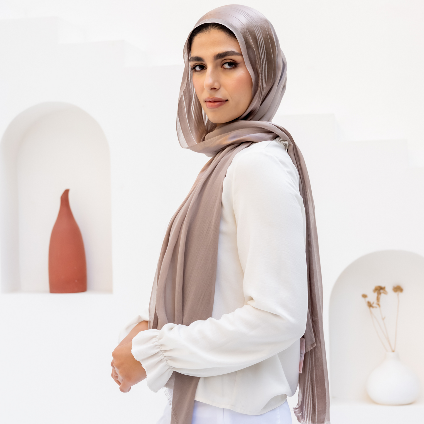 وشاح من الكتان والساتان