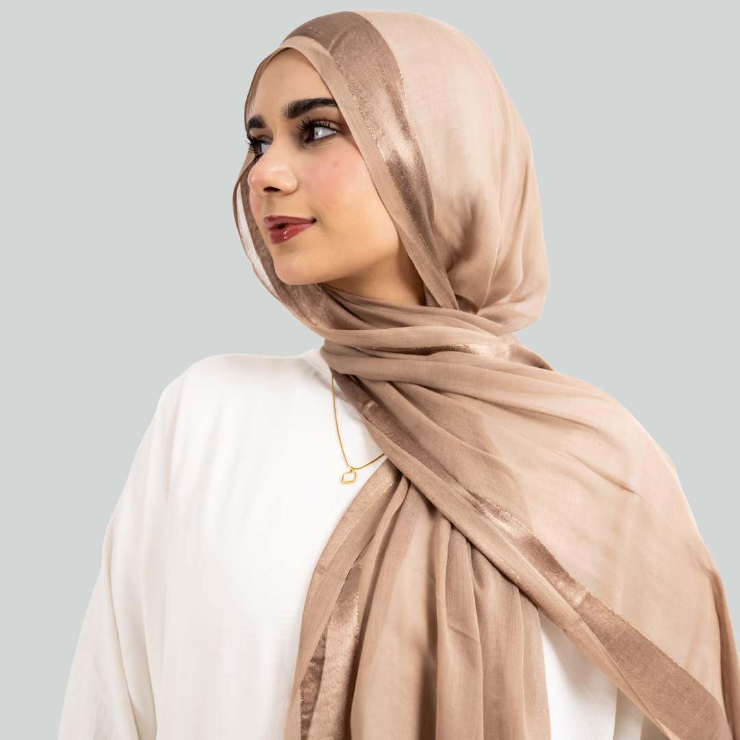 وشاح من الكتان الساتان الذهبي