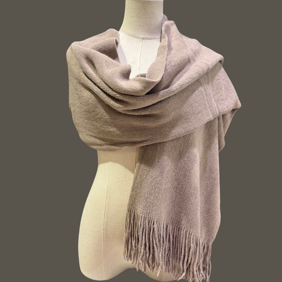 شال شتوي من الصوف للسيدات الكويتيات