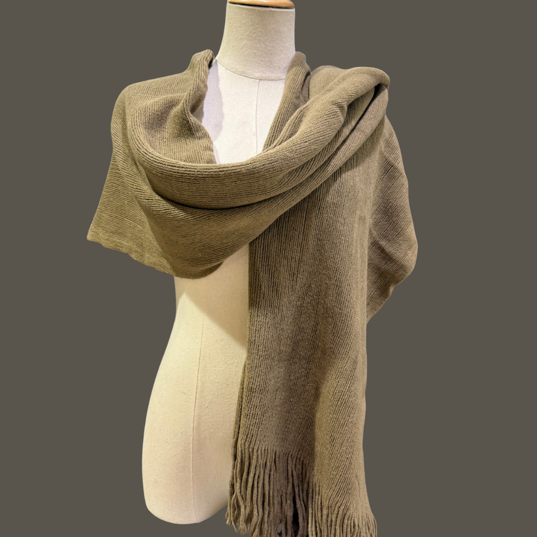 شال شتوي من الصوف للسيدات الكويتيات