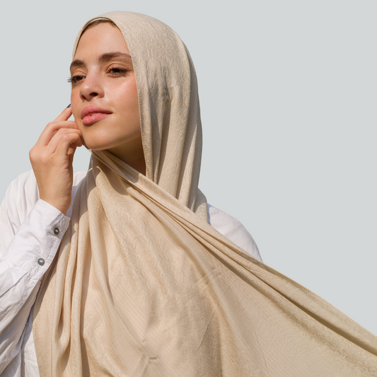 وشاح من الكتان بخطوط جاكار