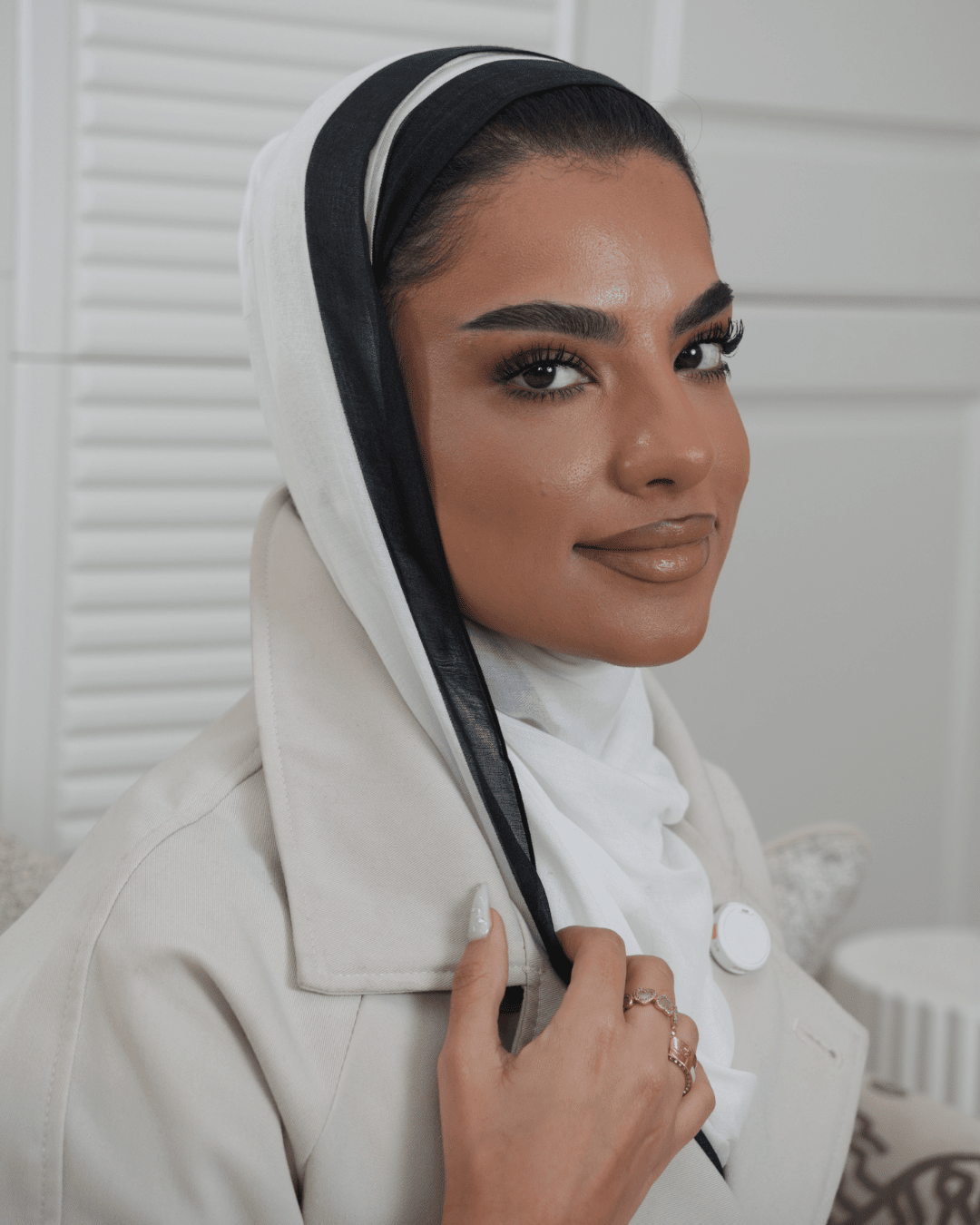 Frame Border Linen Scarf