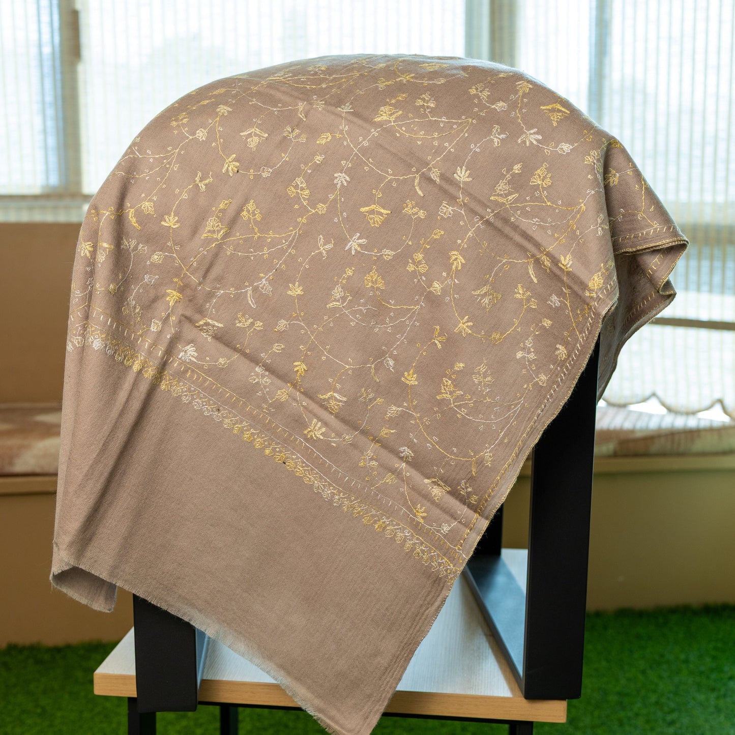 Jaalidar Shawl