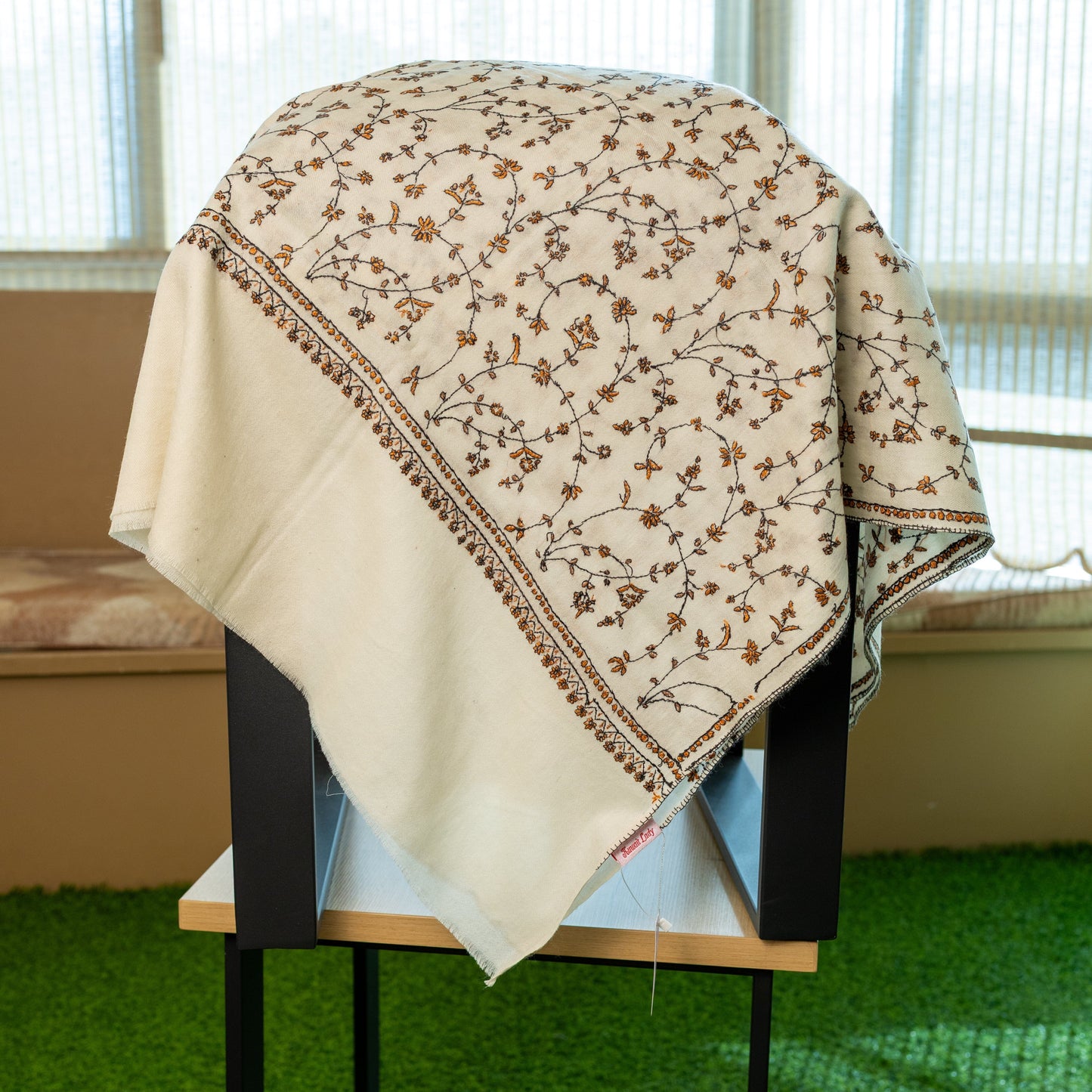 Jaalidar Shawl
