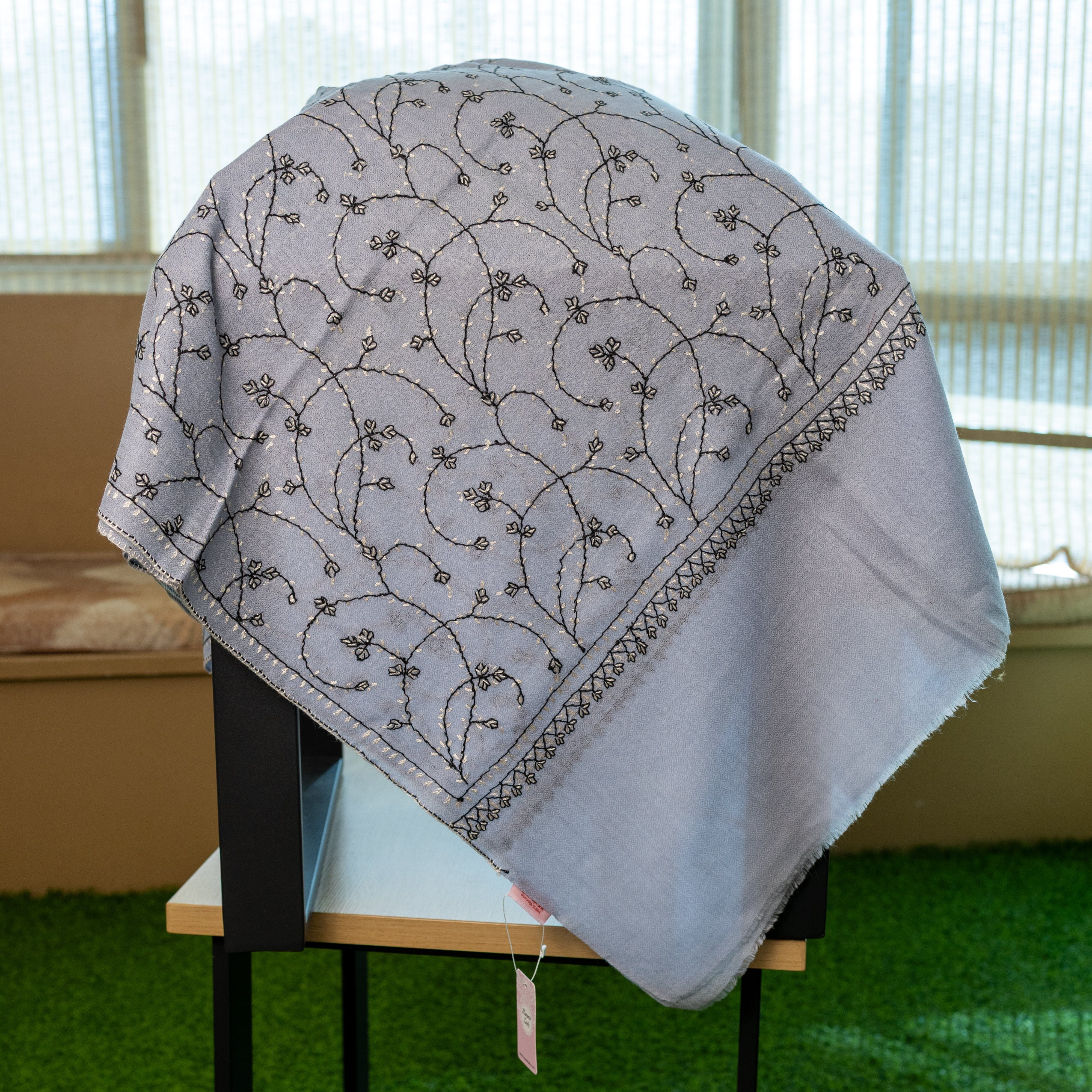 Jaalidar Shawl